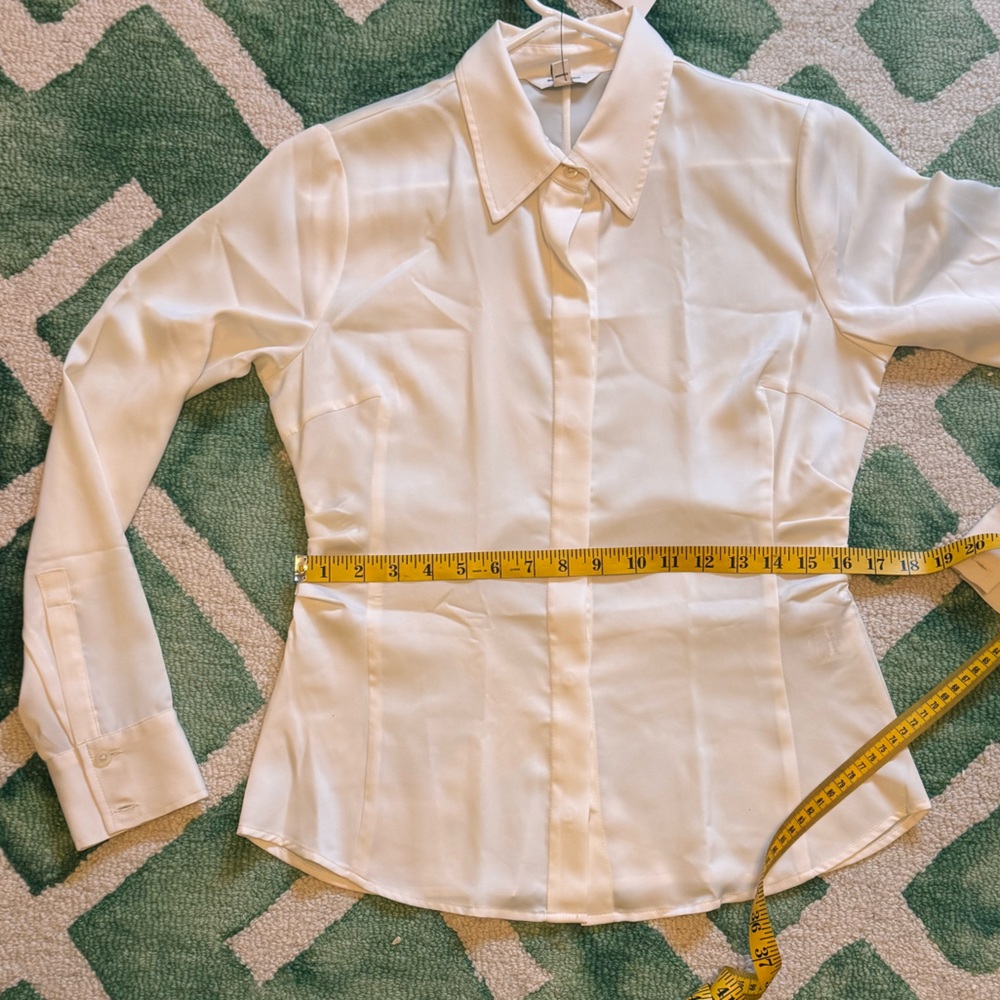 NWT Banana Republic silky side shirred fitted blouse size 6  color:Snow Day